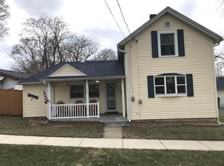 121 E 7th St, Lockport, IL 60441