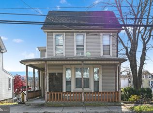 10 E Grand Ave, Tower City, PA 17980