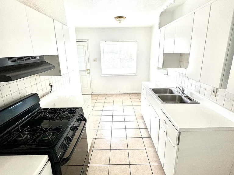 209 San Saba Rd — Photo 6