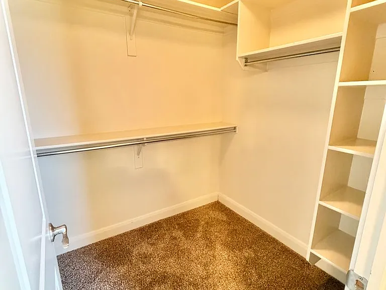 887 N Caddington Rd — Photo 24