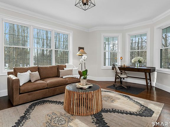 4th image of 158 North Seir Hill Road