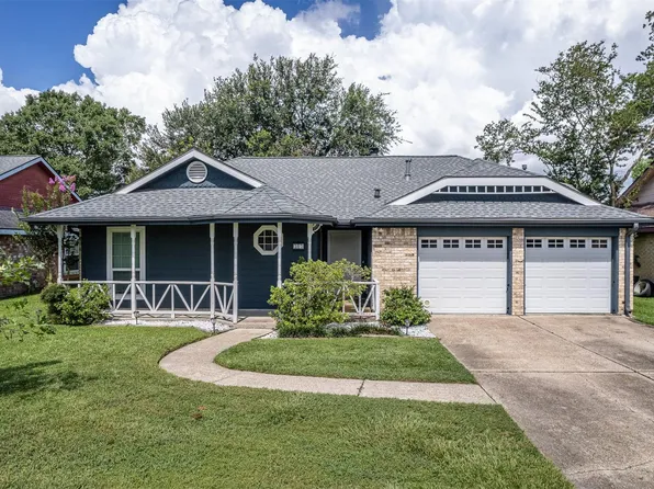 307 Enfield Dr, Highlands, TX 77562
