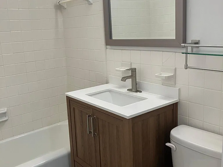 10620 Weymouth St #101 — Photo 32