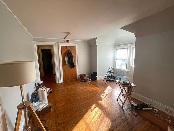 5th image of 130 Bradley Ave APT 305