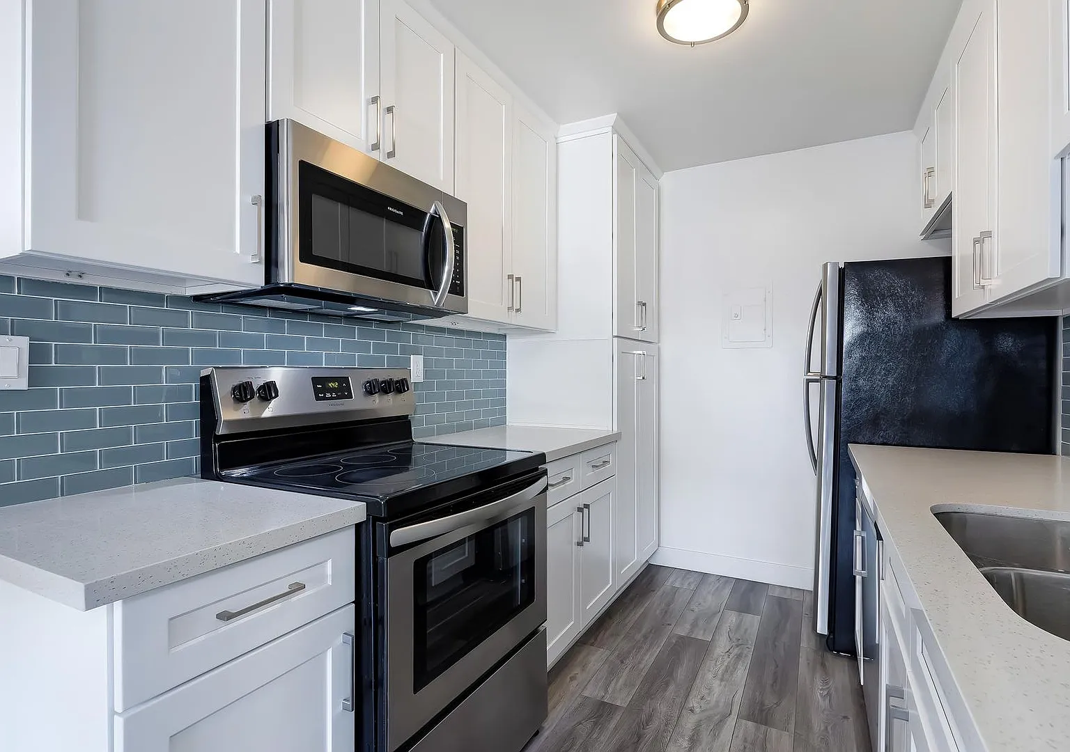 Addison Arms Apartments — Photo 3