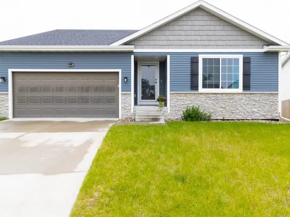 2357 Shadow Creek Cir, Des Moines, IA 50320