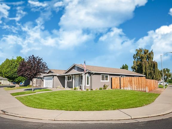 2nd image of 689 Aurora Ct