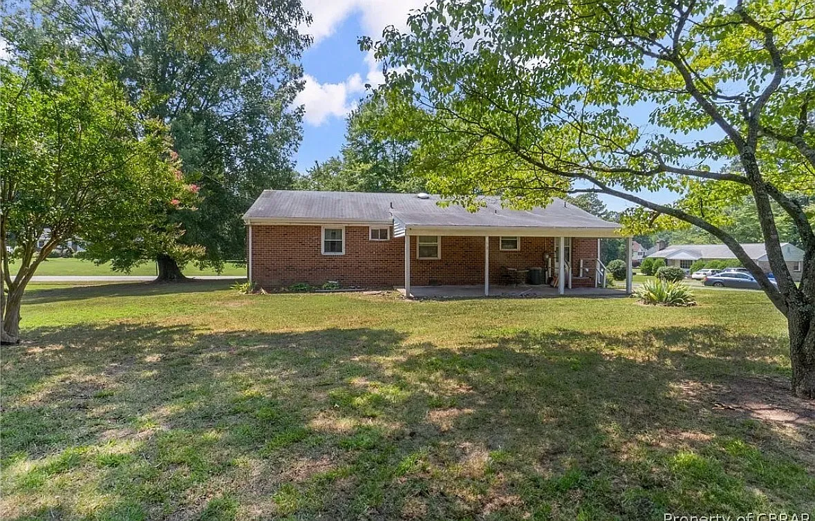 3 bed, 1.5 bath, 2862 sqft, $1,150 — Photo 2
