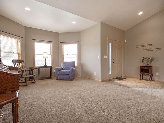 4th image of 425 Lockmoor Ave