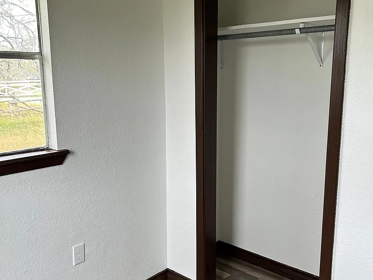 565 California Rd — Photo 5