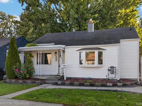 28080 Rosemont St, Roseville, MI 48066
