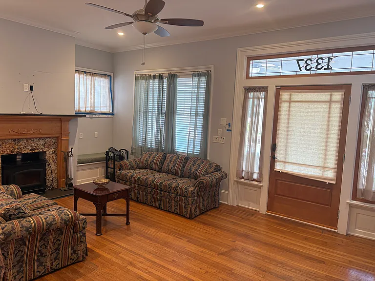 1337 Oak St SW — Photo 2