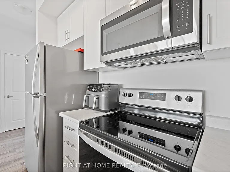 450 Dundas St E #804 — Photo 3