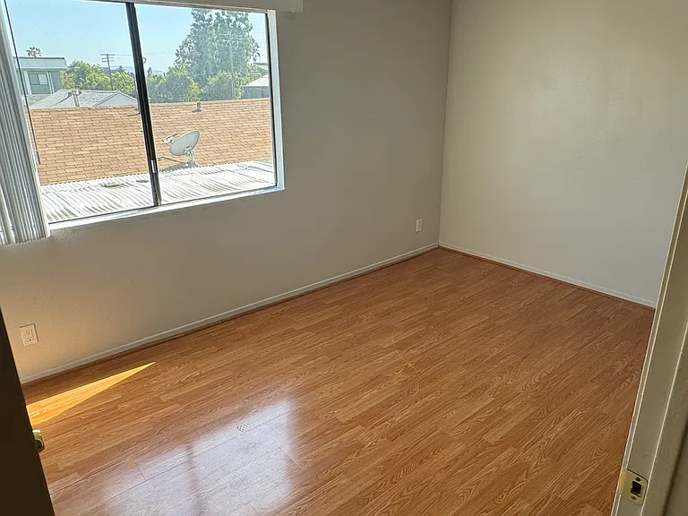 2500 N Naomi St #102 — Photo 6