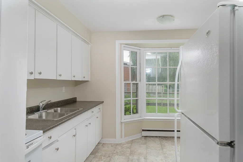 153 Arbour Glen Crescent London — Photo 2