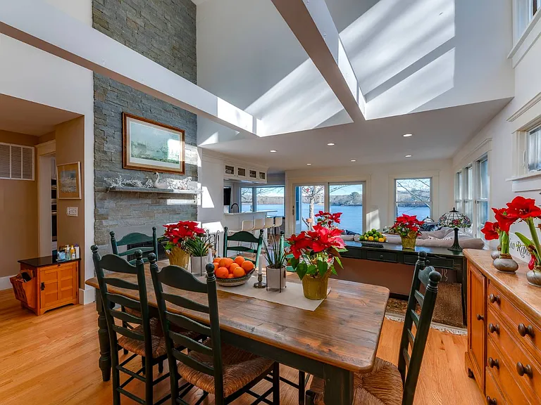 22 Wolf Swamp Ln — Photo 5