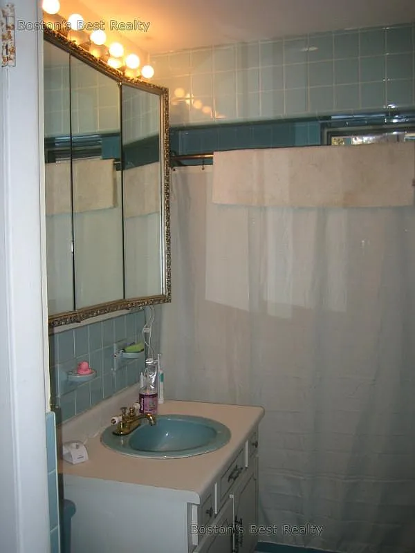 4 bed, 2.0 bath, $5,200 — Photo 3