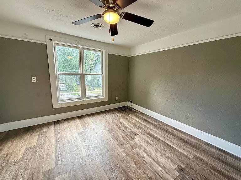 710 Lincoln St — Photo 14
