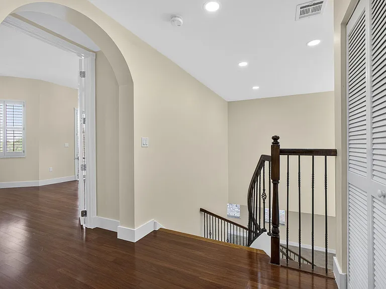 1724 Annandale Cir — Photo 36