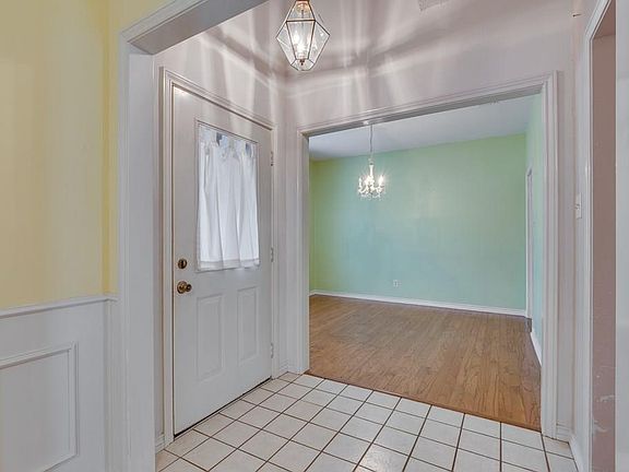 4th image of 1905 Highland Park Cir