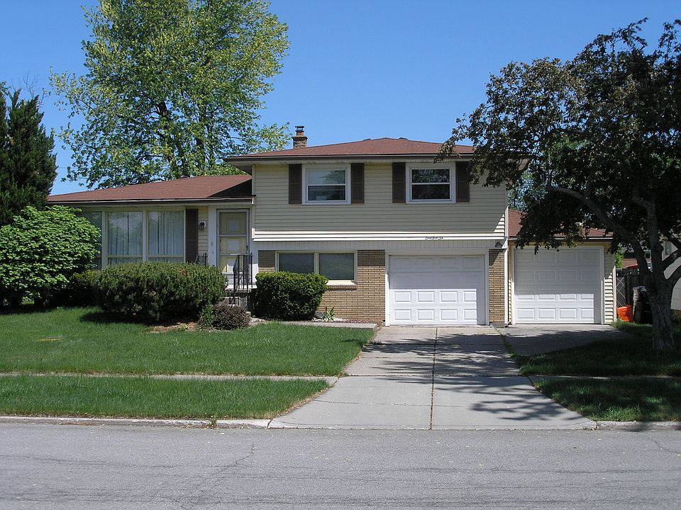 1st image of 156 Broadmoor Dr