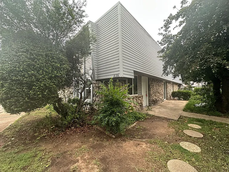 6004 Nw Expy — Photo 1
