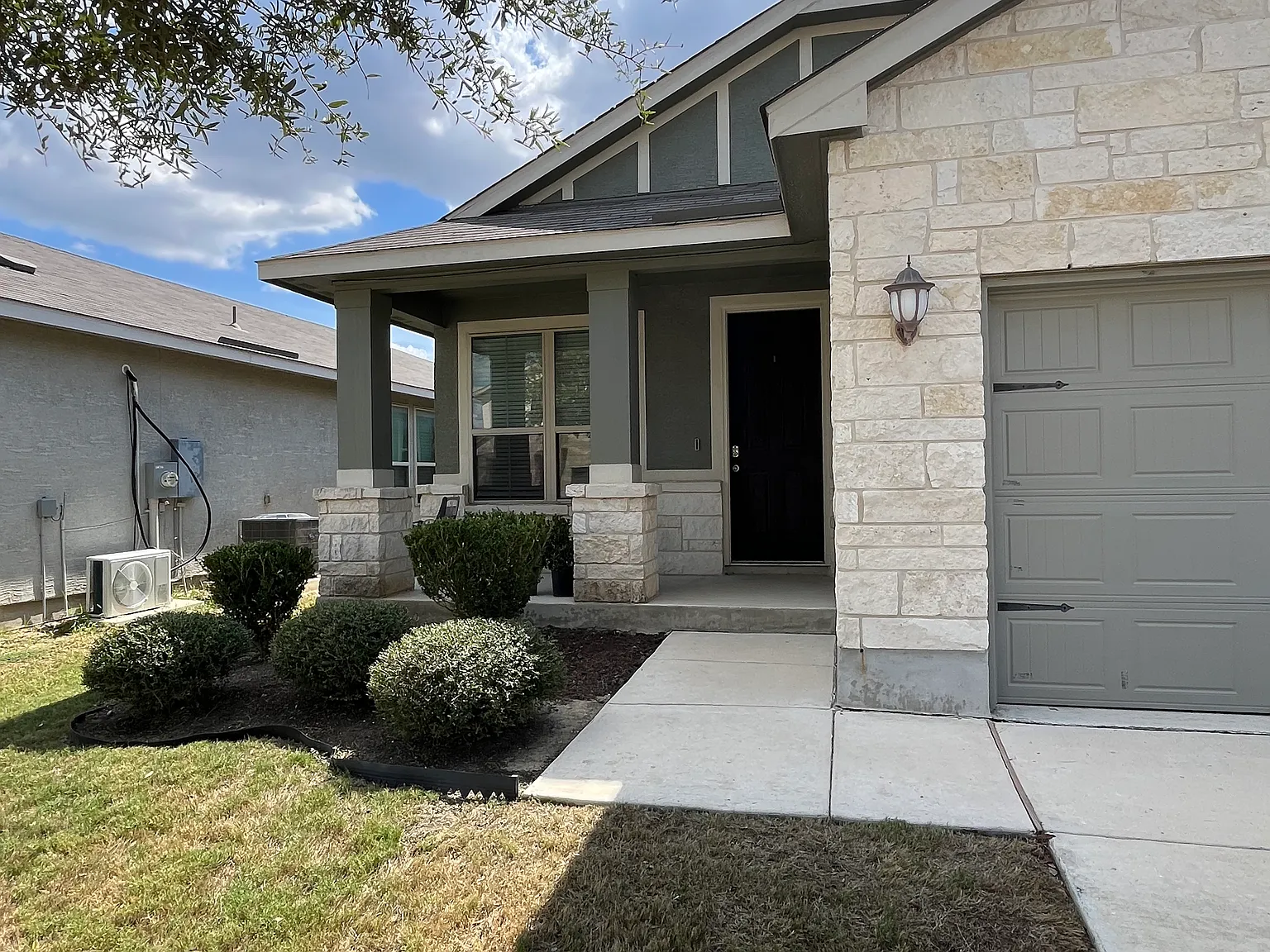 3 bed, 1618 sqft, $2,000 — Photo 1