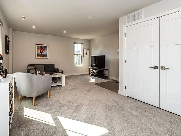 1724 Town Oak Ln — Photo 22