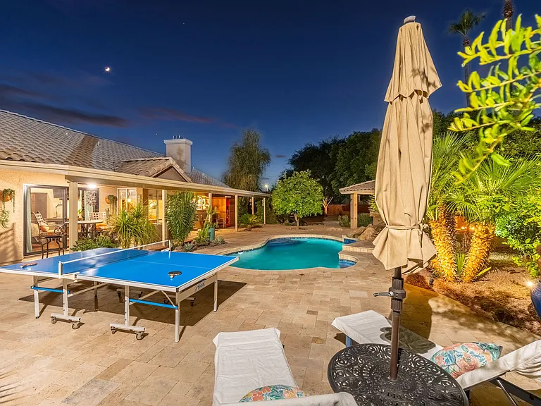 372 W Amoroso Dr — Photo 138