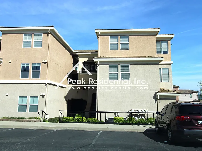 300 Moon Cir #333 — Photo 2