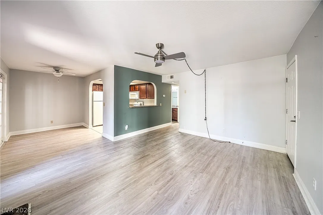 2 bed, 2.0 bath, 1004 sqft, $1,475 — Photo 2