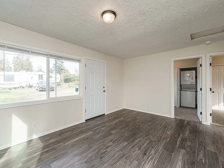 300 SE 100th Ave — Photo 10