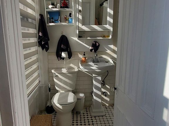 5th image of 106 6th Ave APT 2R