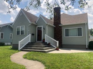 421 S Vine St, Arthur, IL 61911