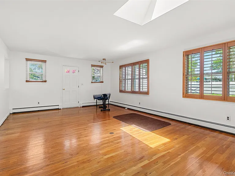 217 Greeley Ave — Photo 7