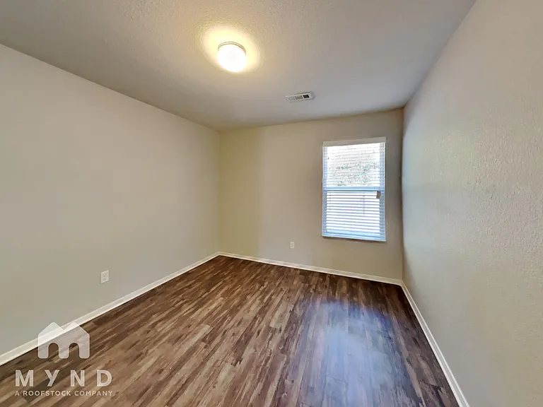 9176 Pleasant Valley Dr — Photo 11