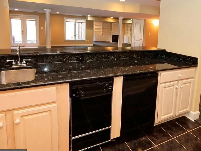 1307 Stamford Way — Photo 8