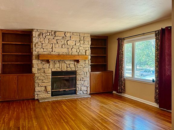 3rd image of 1805 N Woodrow Ct