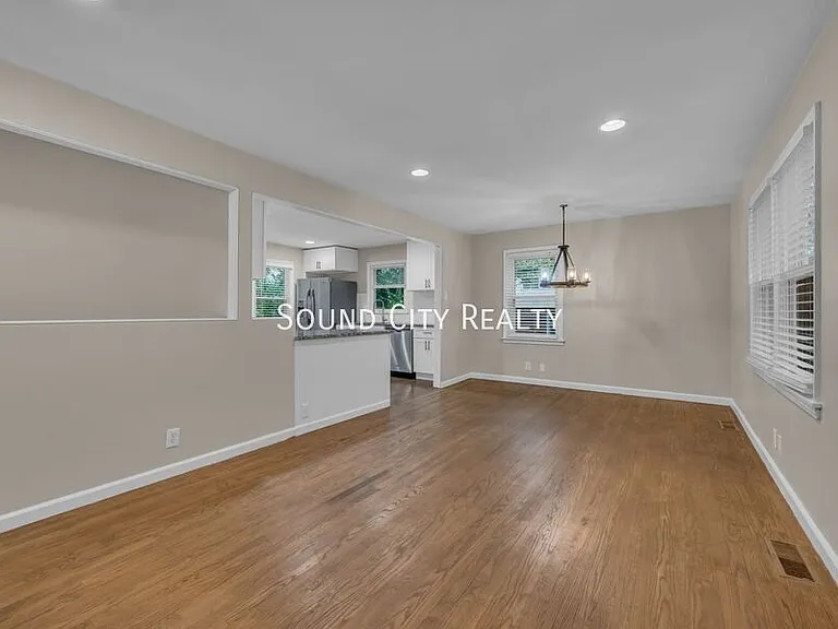 2820 Saint Edwards Dr — Photo 8