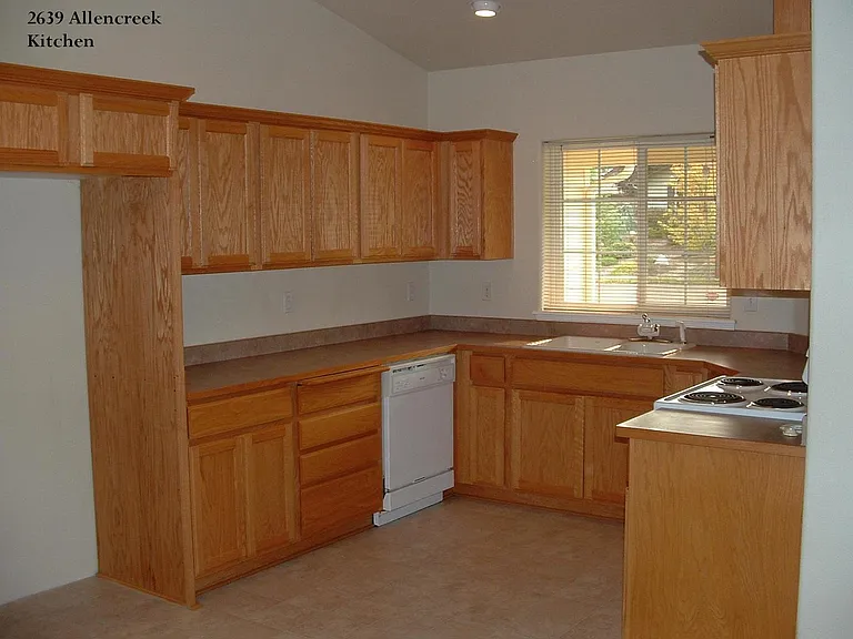 2639 SW Allen Creek Rd — Photo 2