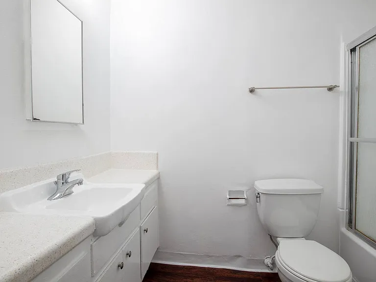 Tujunga Apartments — Photo 16