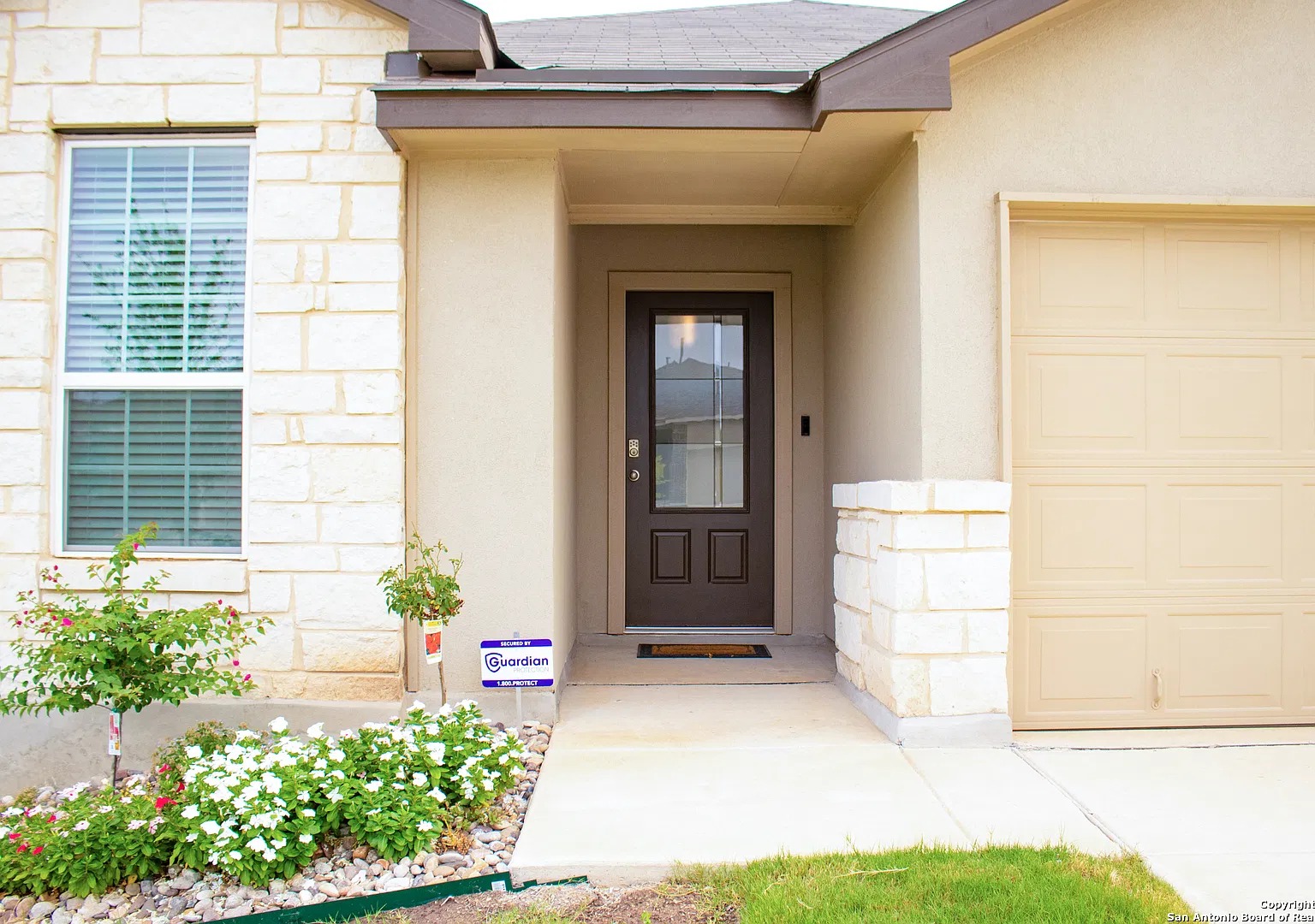 3 bed, 1651 sqft, $2,050 — Photo 2