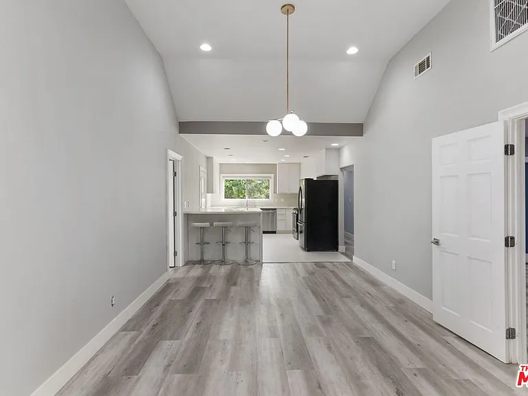 1112 S Highland Ave — Photo 8