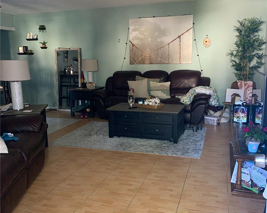 1st image of 33 Fargo Ct #33