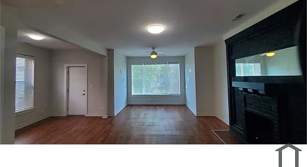 3 bed, 1256 sqft, $1,499 — Photo 3