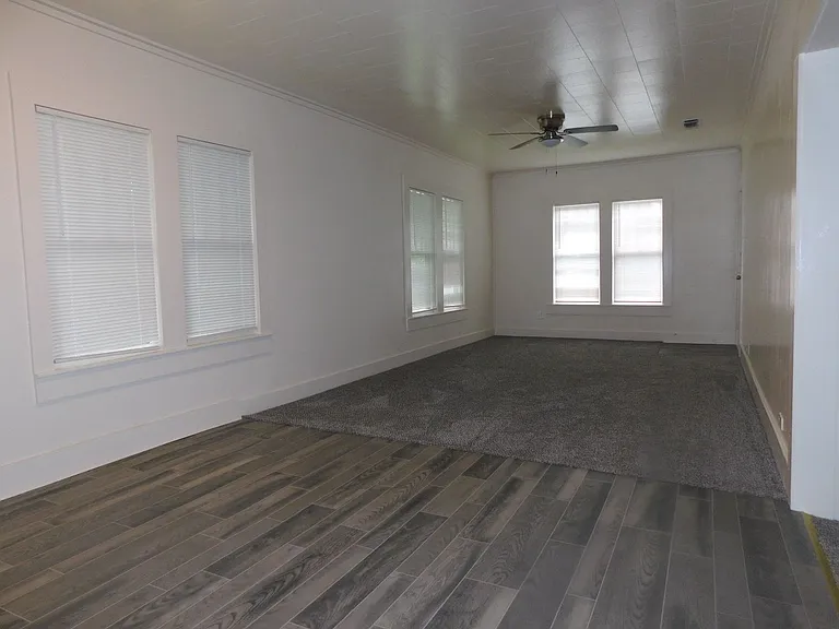 1813 Washington St — Photo 5