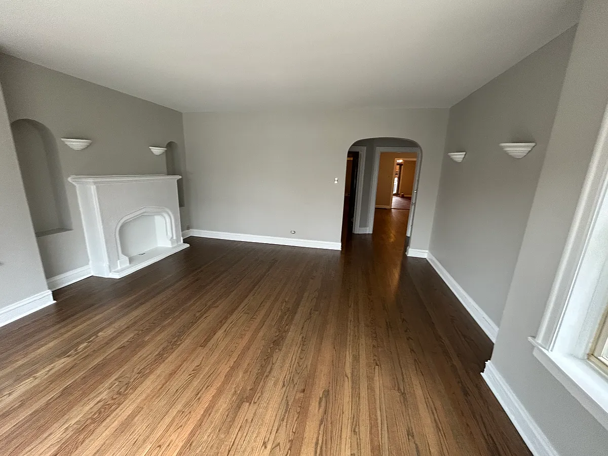 Building Photo - 8009 S Kingston Ave #2