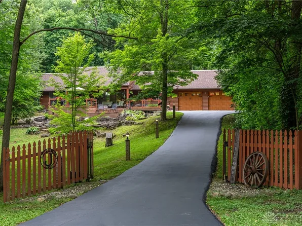 8475 Heilman Dr, New Carlisle, OH 45344