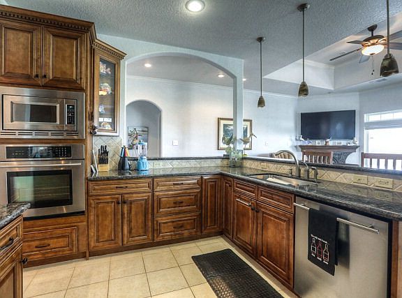 4th image of 185 Matagorda St