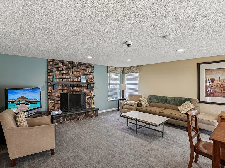 Cornell Manor Apartments — Photo 7